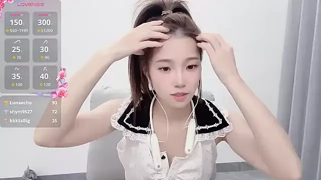 Musae – webcam model profile photo Image 14