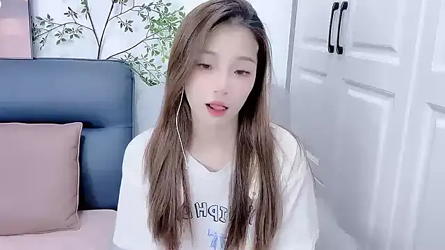 Musae – webcam model profile photo Image 5