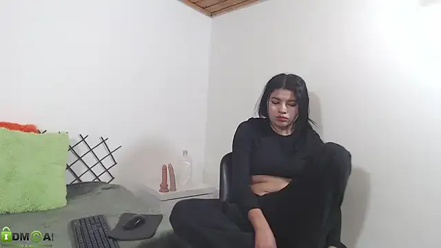  – webcam model profile photo Image 7
