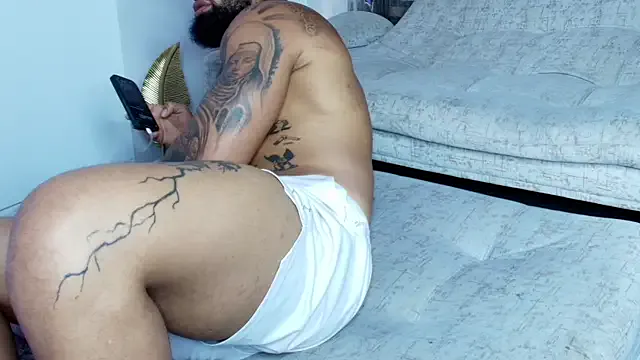 roouse – webcam model profile photo Image 18