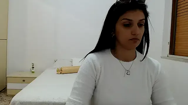 BigAssBee – webcam model profile photo Image 17