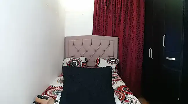 BigAssBee – webcam model profile photo Image 5