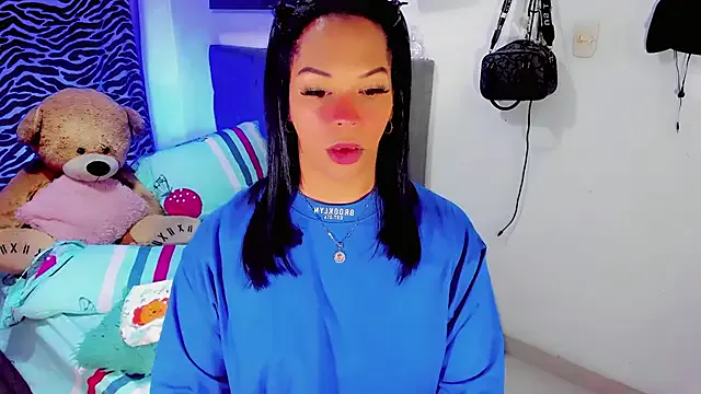 LT-333 – webcam model profile photo Image 8