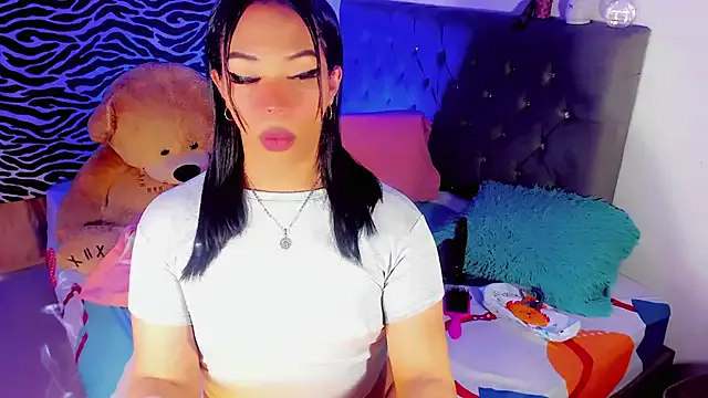 LT-333 – webcam model profile photo Image 9