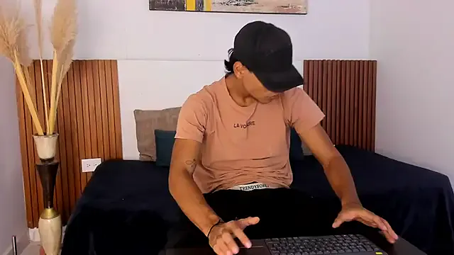 Nonchan_ – webcam model profile photo Image 17