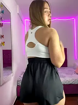 RooVaaN-Xx – webcam model profile photo Image 7