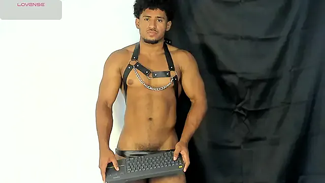 roouse – webcam model profile photo Image 2