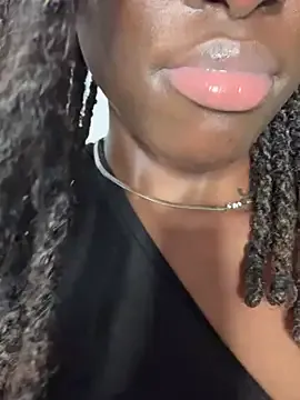 roouse – webcam model profile photo Image 2