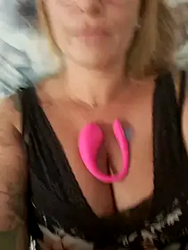  – webcam model profile photo Image 4